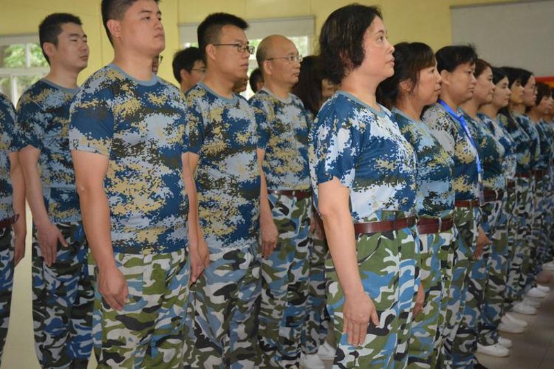 如何提高张家港服装零售业务的销售额？